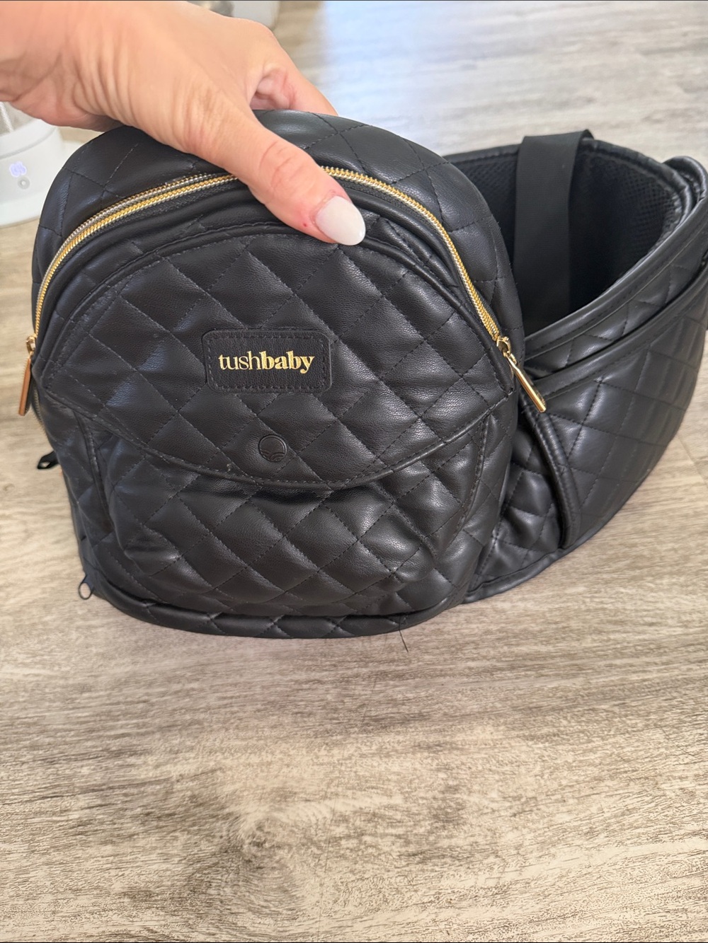 Tushbaby Quilted Black Hip Hands-Free baby holder
